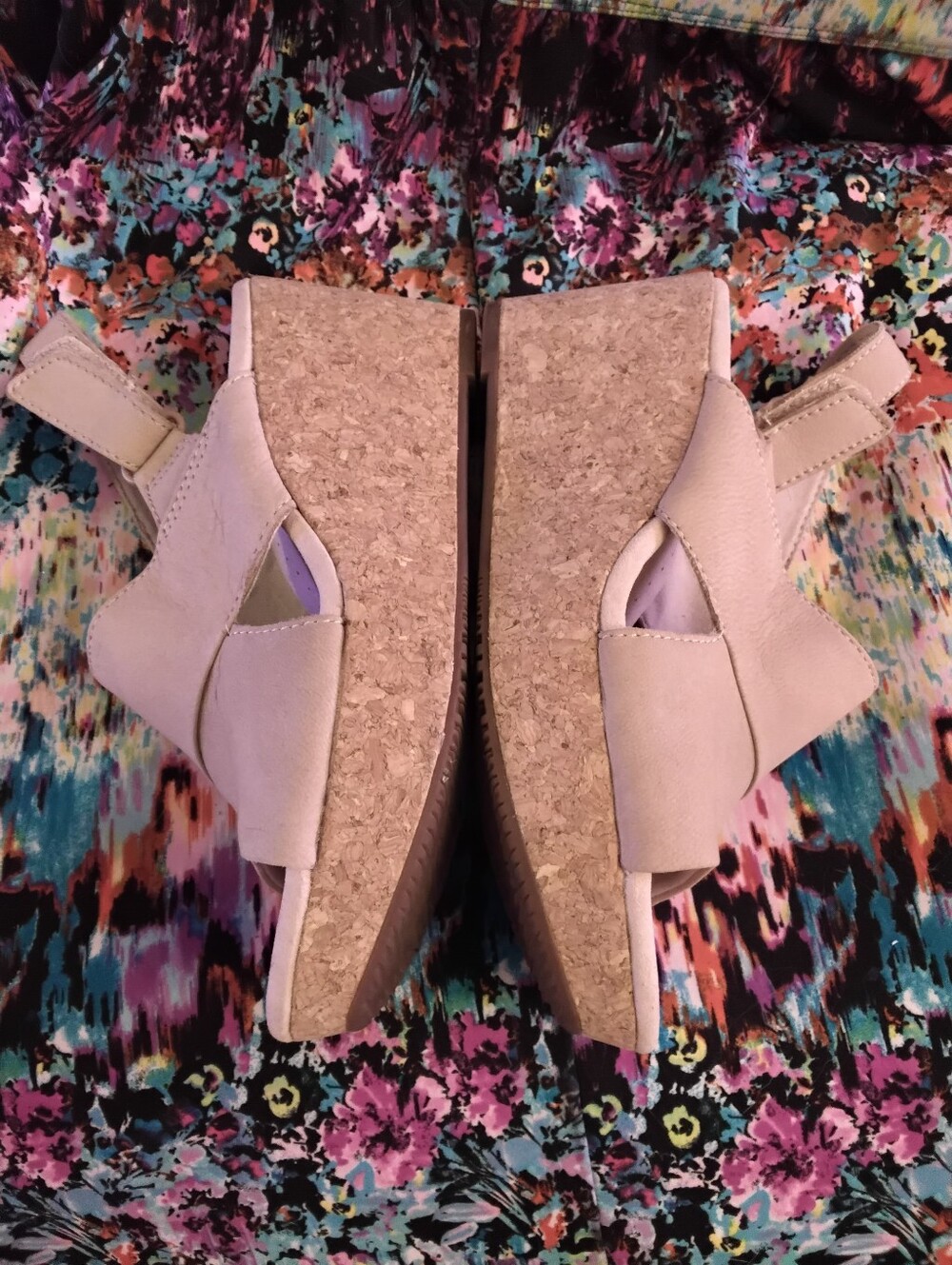 Clarks ultimate comfort collection Women's size 7.5 7 1/2 tan Wedge Sandals